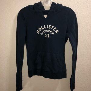 Warm navy blue Hollister sweater. Super cute!
